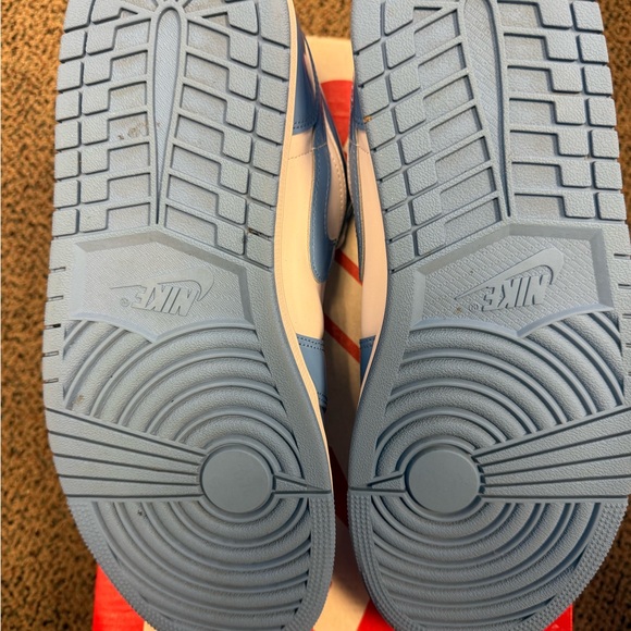 Jordan 1 Low SE White Legend Blue Sneakers - Picture 5 of 5